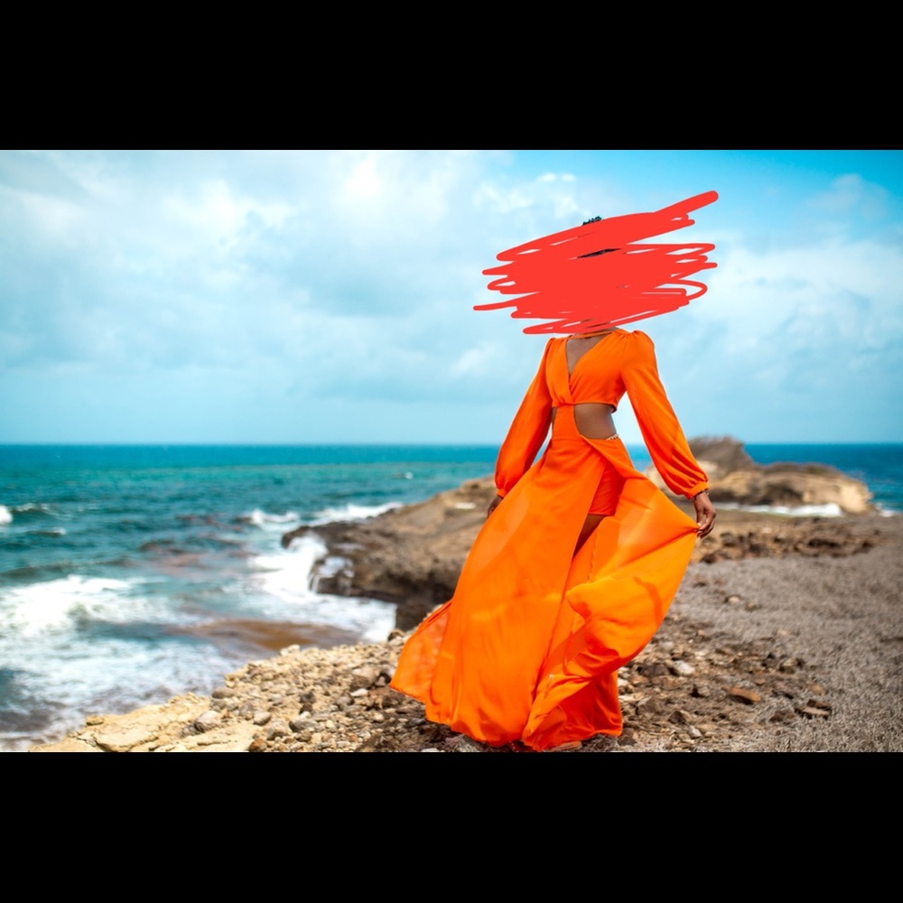 This dress is beautiful for photo shoots/ Birthdays bright flowy